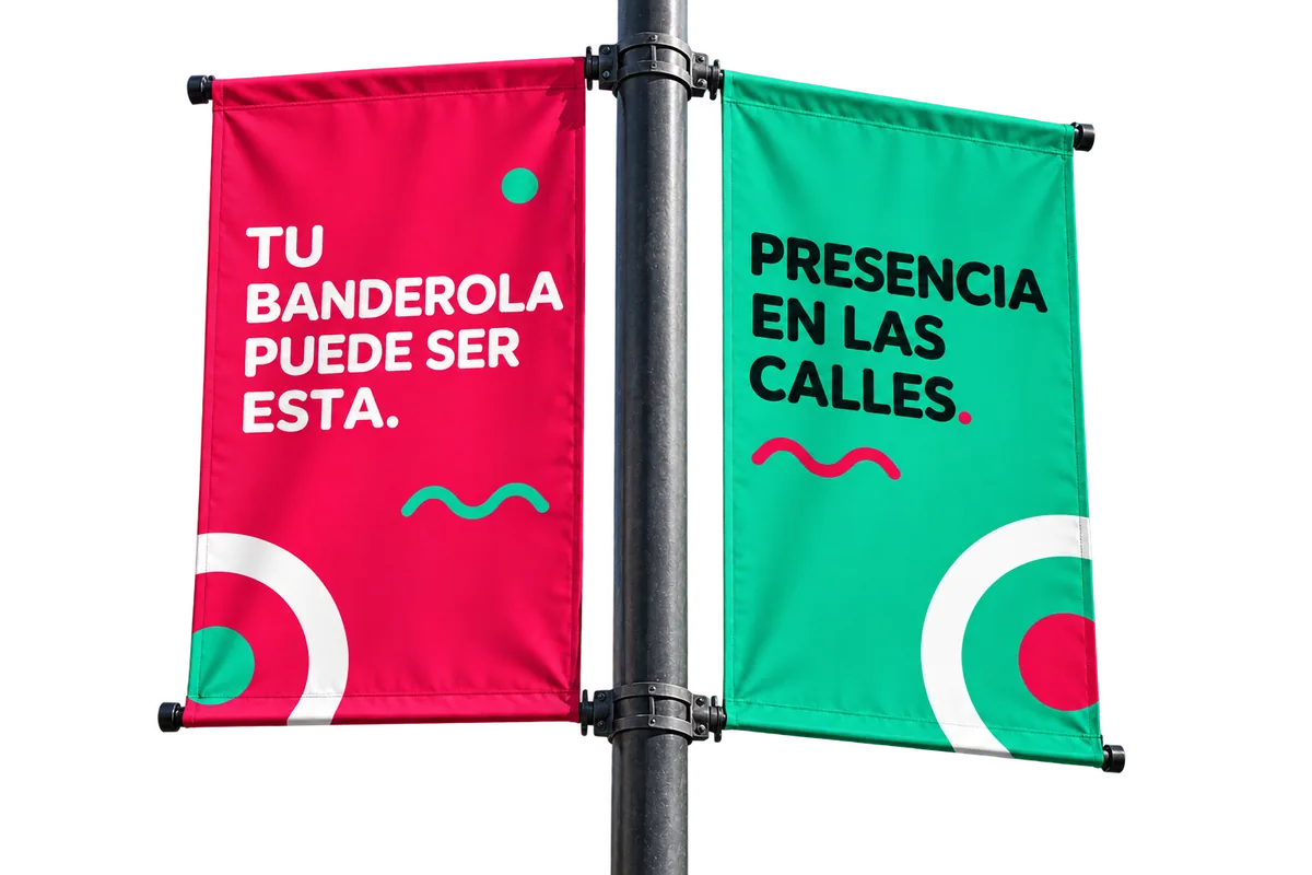 Banderolas en farola: «Presencia en las calles»